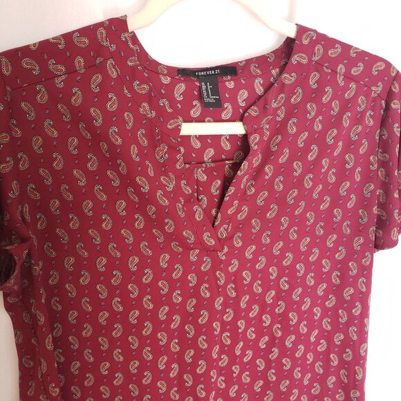 Forever 21 Burgundy Paisley Pattern Short Sleeve V Neck Blouse Size Small - Picture 5 of 12